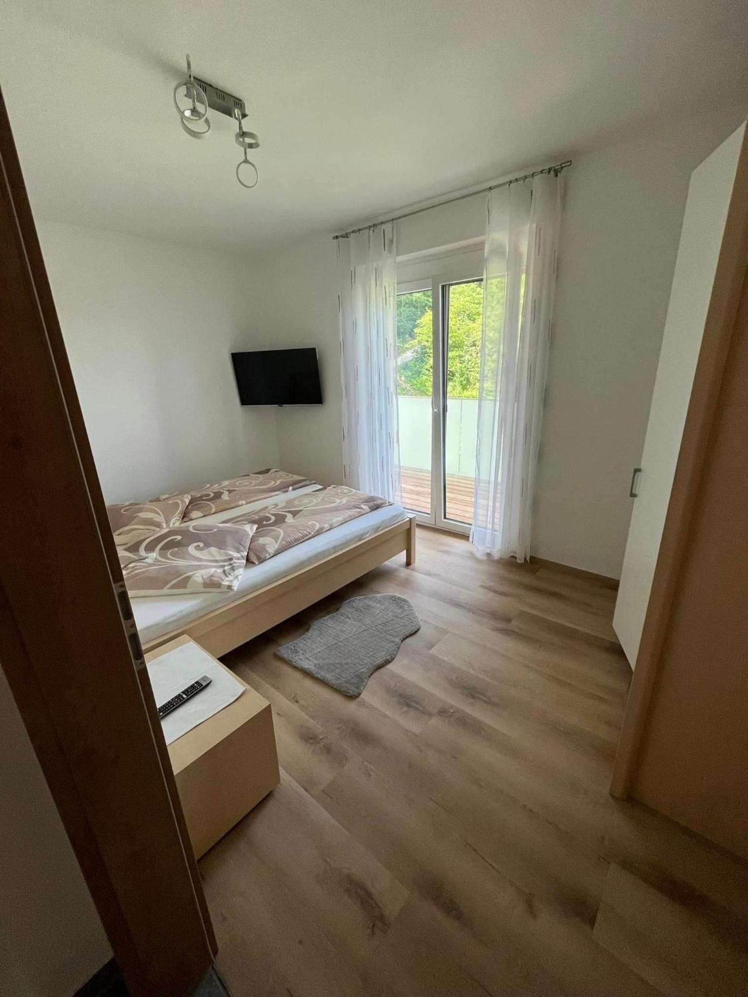 Gastehaus Dollenz Apartamento Tiebitsch Exterior foto